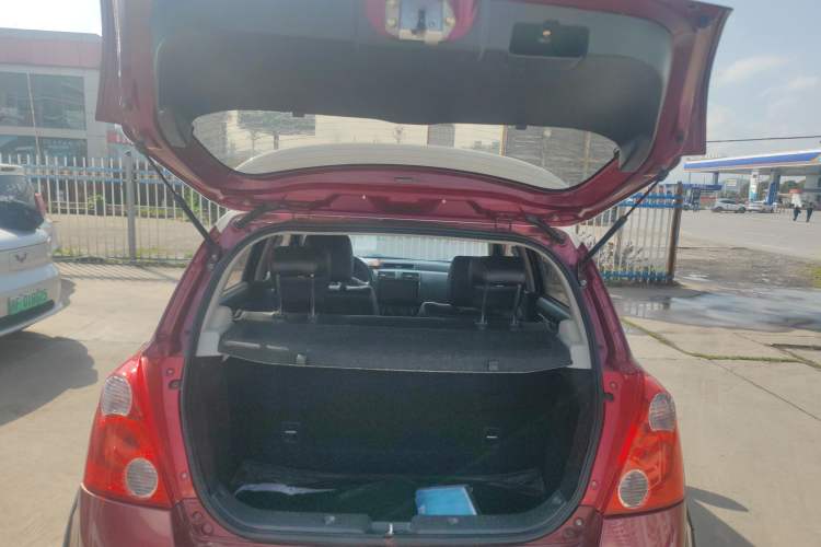 Used Suzuki Swift 2016 1.5L Manual Fashion Model Trunk