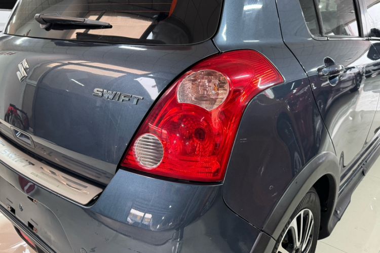 Used Suzuki Swift 2016 1.5L Automatic Fashionable Coolplay Edition Exterior 6