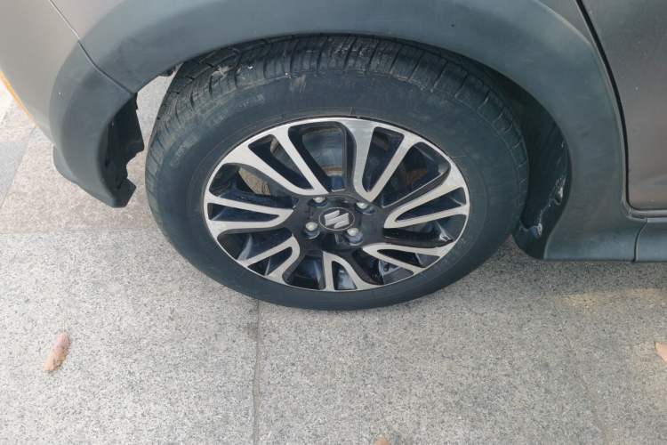 Used Suzuki Swift 2016 1.5L Automatic Fashionable Coolplay Edition Right Rear Wheel Hub