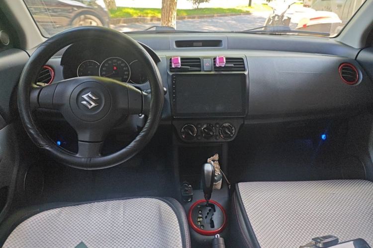 Used Suzuki Swift 2016 1.5L Automatic Fashionable Coolplay Edition Center Console