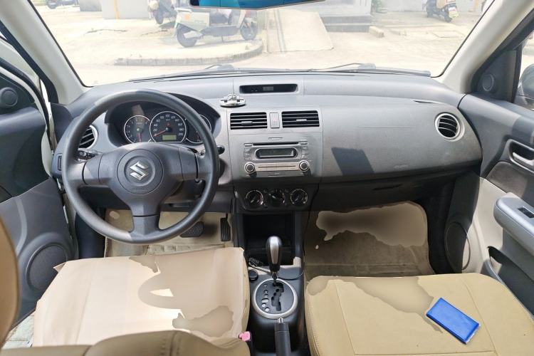 Used Suzuki Swift 2016 1.5L Automatic Fashionable Coolplay Edition Center Console