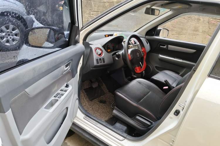 Used Suzuki Swift 2016 1.5L Automatic Fashionable Coolplay Edition Driver Seat