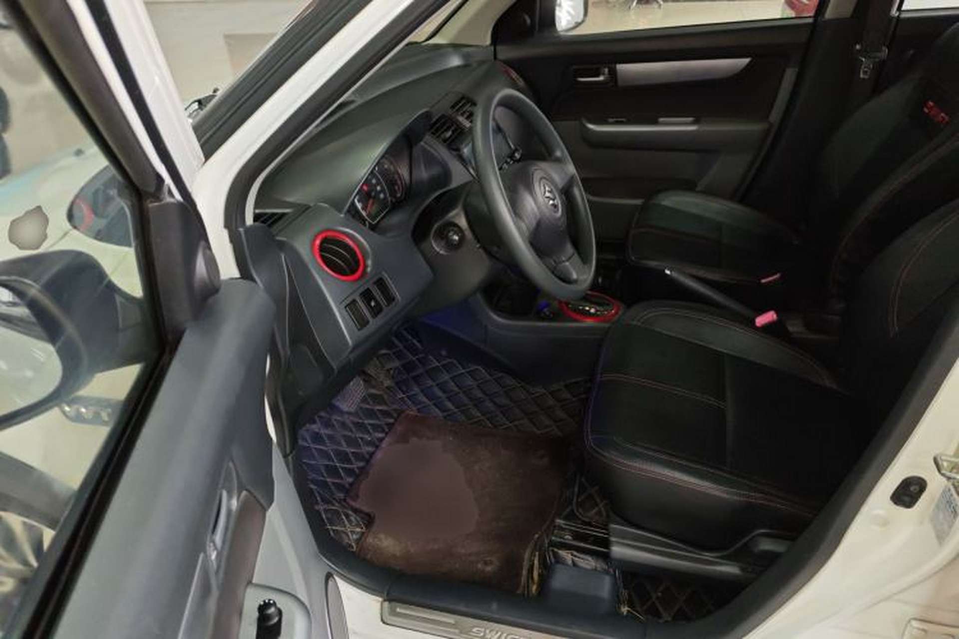 Used Suzuki Swift 2016 1.5L Automatic Fashionable Coolplay Edition Driver Seat