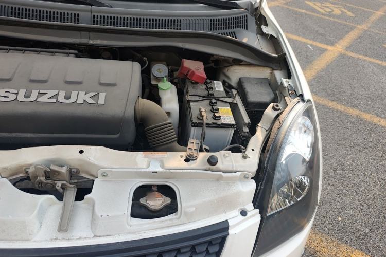 Used Suzuki Swift 2016 1.5L Manual Fashion Model Engine Bay Left