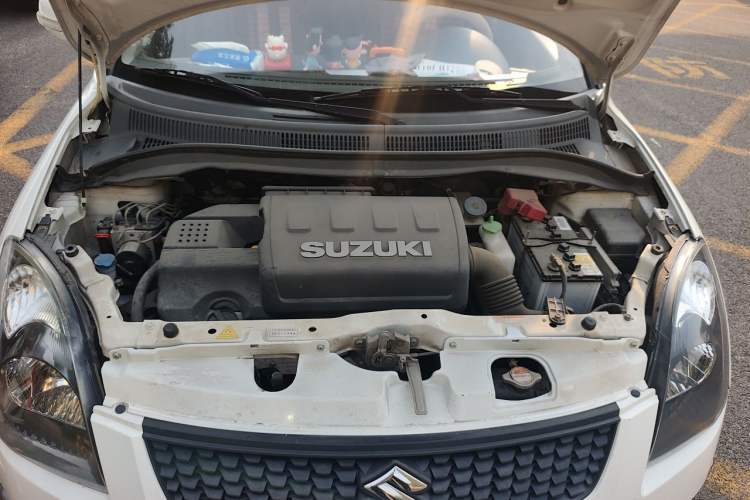 Used Suzuki Swift 2016 1.5L Manual Fashion Model Engine Bay