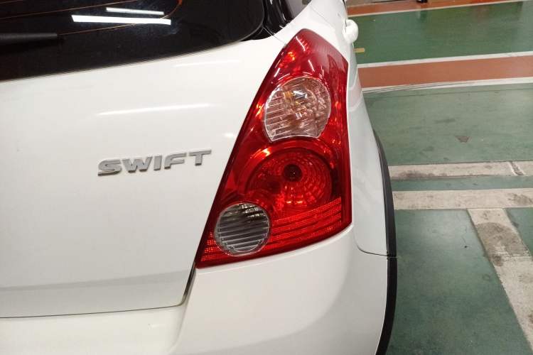 Used Suzuki Swift 2016 1.5L Automatic Fashionable Coolplay Edition Exterior 3
