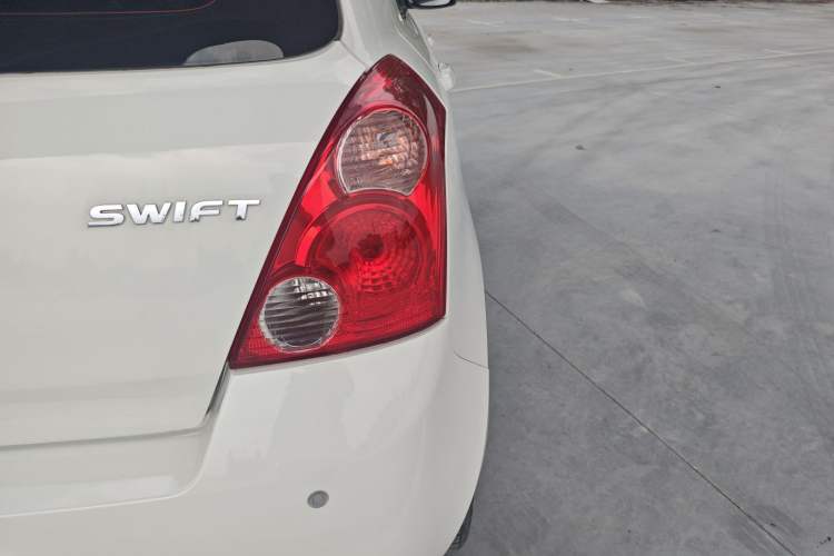 Used Suzuki Swift 2016 1.5L Manual Fashion Model Exterior 6