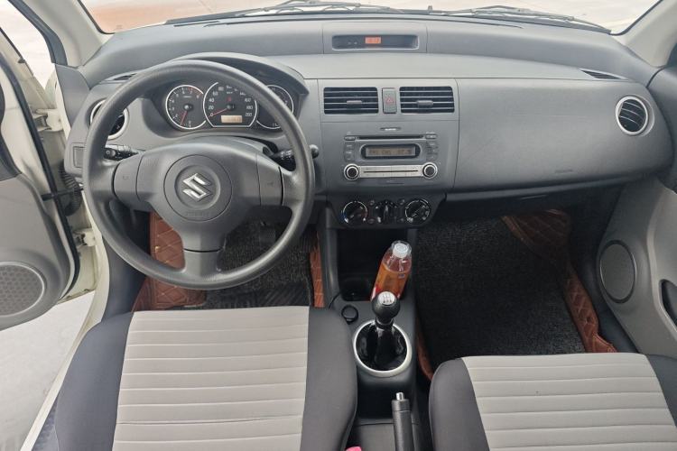 Used Suzuki Swift 2016 1.5L Manual Fashion Model Interior 2