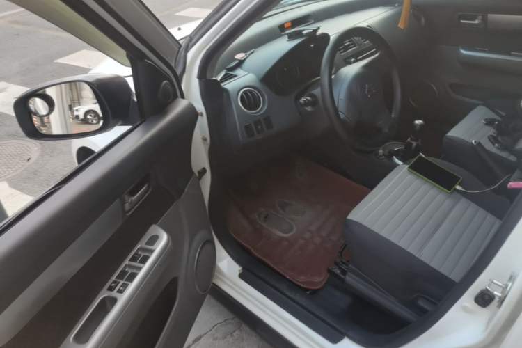 Used Suzuki Swift 2016 1.5L Manual Fashion Model Interior 3