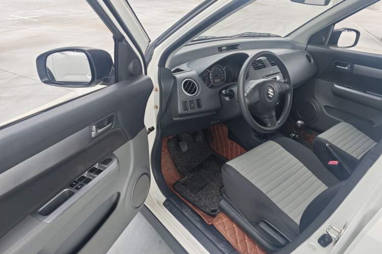 Used Suzuki Swift 2016 1.5L Manual Fashion Model Interior 3