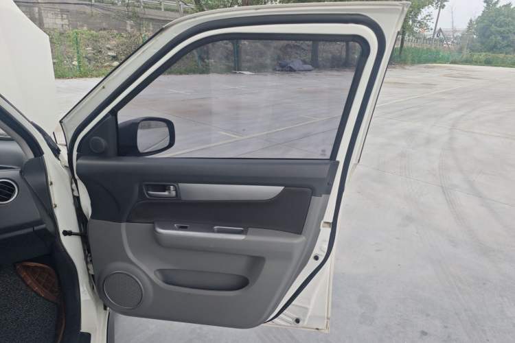 Used Suzuki Swift 2016 1.5L Manual Fashion Model Interior 5