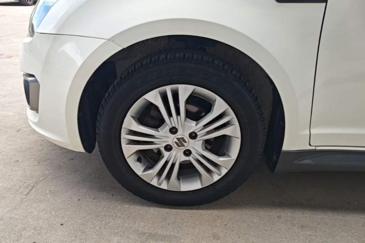 Used Suzuki Swift 2016 1.5L Manual Fashion Model Left Front Wheel Hub
