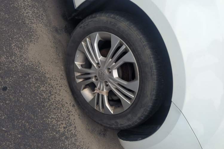 Used Suzuki Swift 2016 1.5L Manual Fashion Model Right Front Wheel Hub