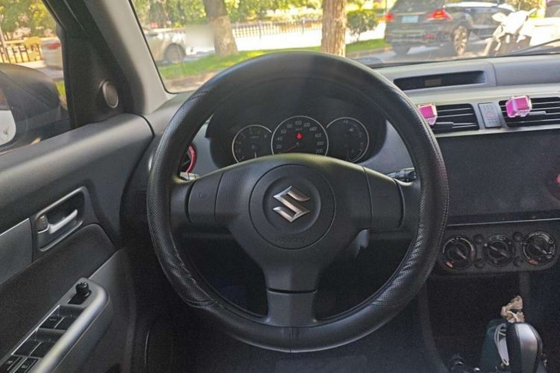 Used Suzuki Swift 2016 1.5L Automatic Fashionable Coolplay Edition Steering Wheel