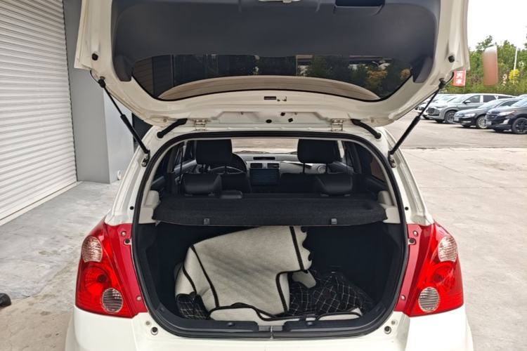 Used Suzuki Swift 2016 1.5L Manual Fashion Model Trunk
