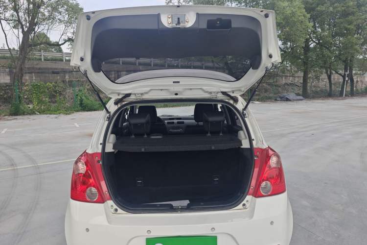 Used Suzuki Swift 2016 1.5L Manual Fashion Model Trunk