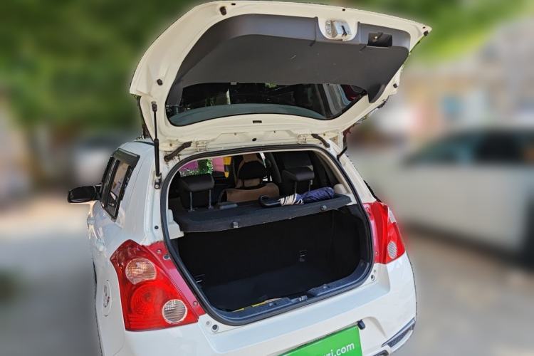 Used Suzuki Swift 2016 1.5L Manual Fashion Model Trunk