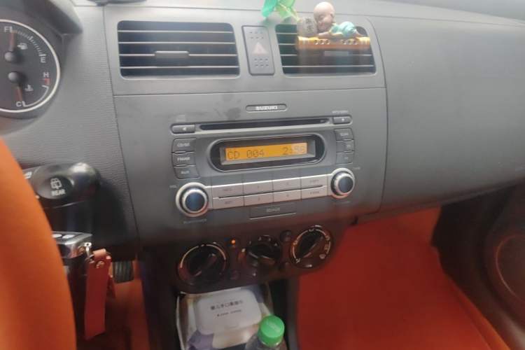 Used Suzuki Swift 2016 1.5L Automatic Fashionable Coolplay Edition Audio And AC Panel