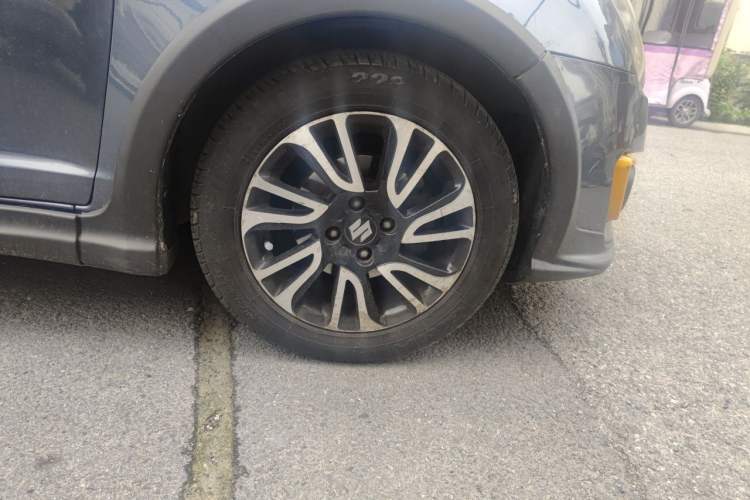 Used Suzuki Swift 2016 1.5L Automatic Fashionable Coolplay Edition Right Front Wheel Hub