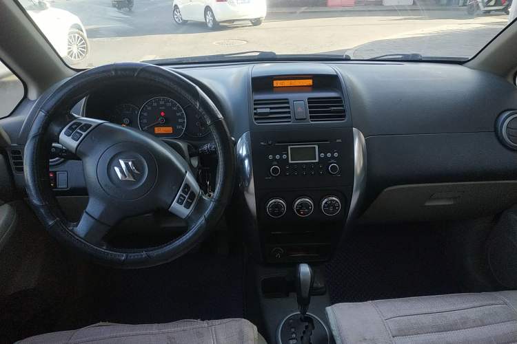 Used Suzuki SX4 2007 Hatchback 1.6L Automatic Luxury Model Center Console