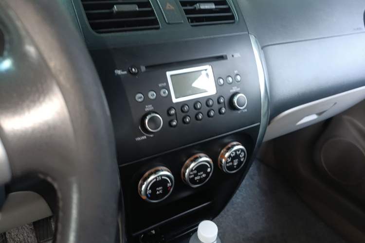 Used Suzuki SX4 2007 Hatchback 1.6L Automatic Luxury Model Audio And AC Panel