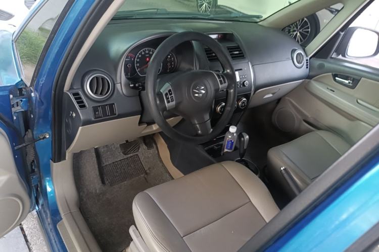 Used Suzuki SX4 2007 Hatchback 1.6L Automatic Luxury Model Center Console