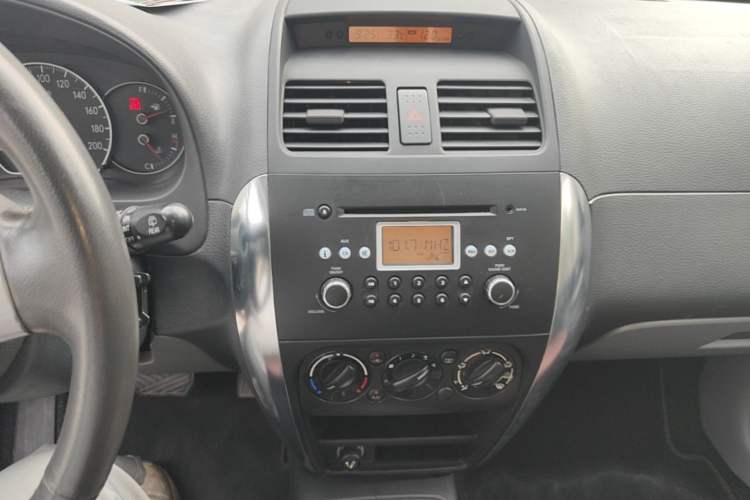 Used Suzuki SX4 2007 Hatchback 1.6L Automatic Fashionable Tianjiao Model Audio And AC Panel