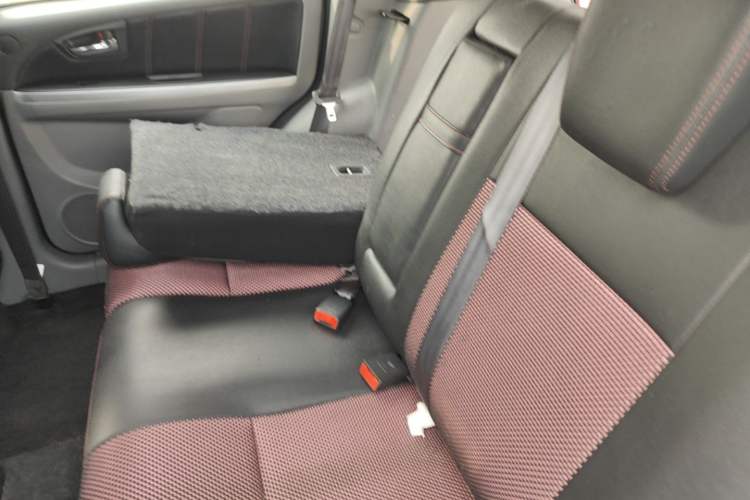 Used Suzuki SX4 2007 Hatchback 1.6L Automatic Fashionable Tianjiao Model Left Rear Seat