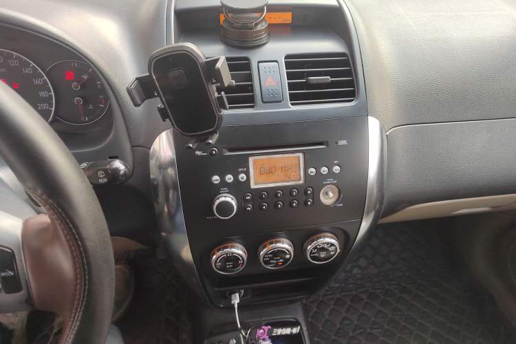 Used Suzuki SX4 2007 Hatchback 1.6L Manual Luxury Model Audio And AC Panel