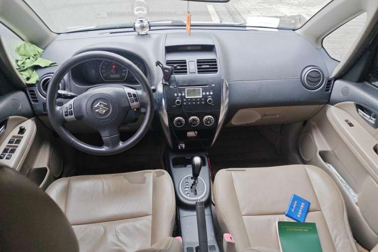 Used Suzuki SX4 2007 Hatchback 1.6L Automatic Luxury Model Center Console
