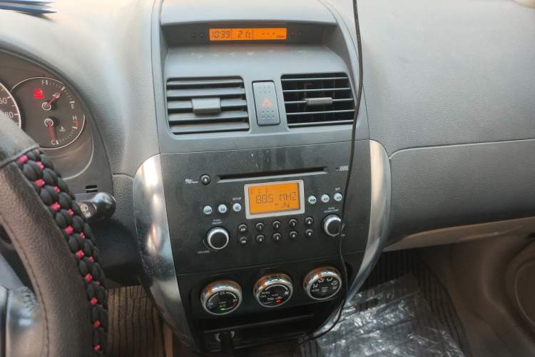 Used Suzuki SX4 2007 Hatchback 1.6L Manual Luxury Model Audio And AC Panel
