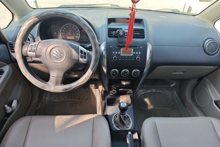 Used Suzuki SX4 2007 Hatchback 1.6L Manual Luxury Model Center Console