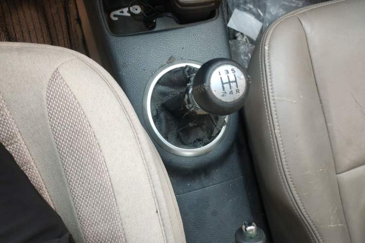 Used Suzuki SX4 2007 Hatchback 1.6L Manual Luxury Model Gear Lever