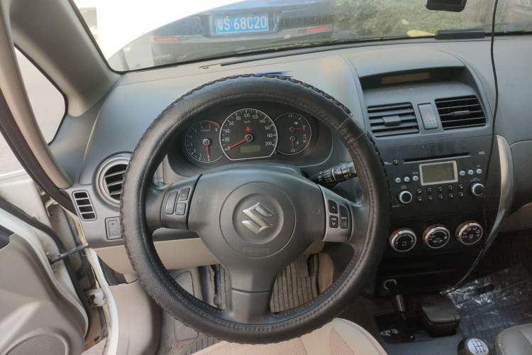 Used Suzuki SX4 2007 Hatchback 1.6L Manual Luxury Model Steering Wheel