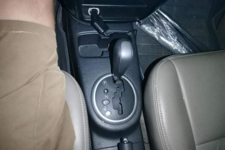 Used Suzuki SX4 2008 Hatchback 1.6L Automatic Urban Fashion Model Gear Lever