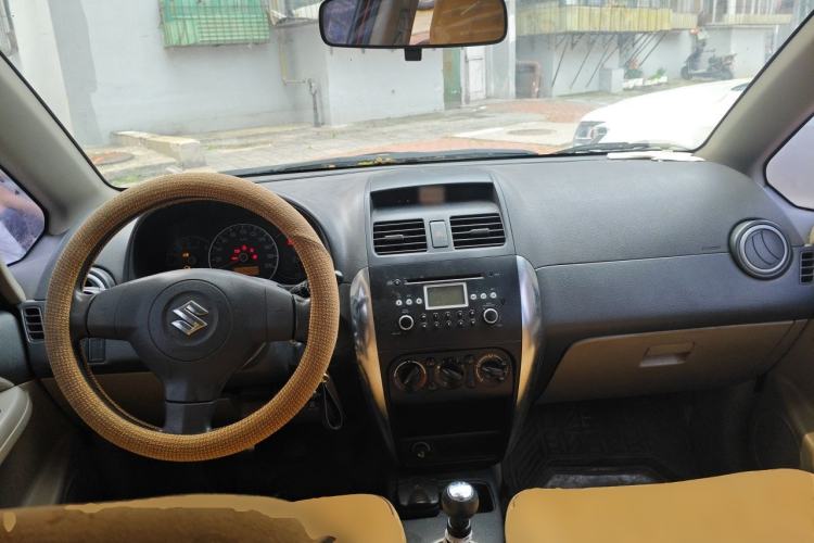 Used Suzuki SX4 2009 Hatchback 1.6L Manual Fashion Edition Center Console