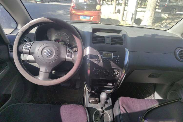 Used Suzuki SX4 2009 Hatchback 1.6L Automatic Sport Model Center Console