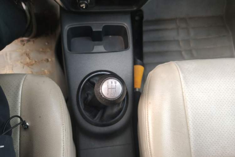 Used Suzuki SX4 2009 Sedan 1.6L Manual Elite Model Gear Lever