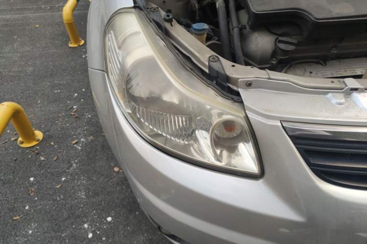 Used Suzuki SX4 2009 Sedan 1.6L Manual Elite Model Right Front Headlight