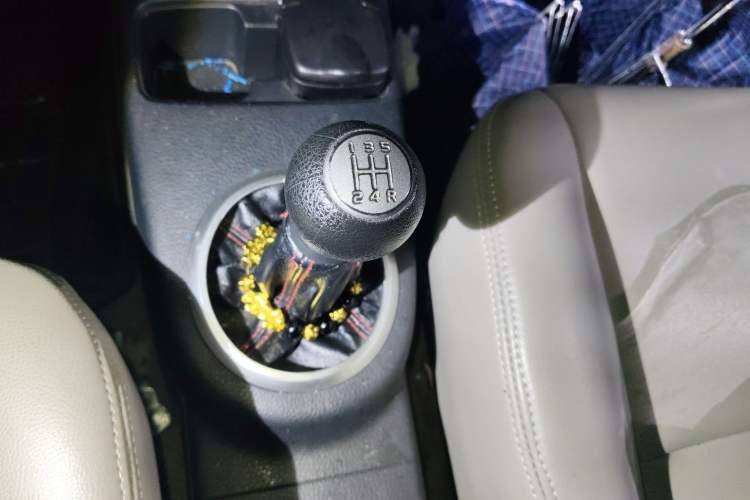 Used Suzuki SX4 2010 Sedan 1.6L Manual Value Model Gear Lever