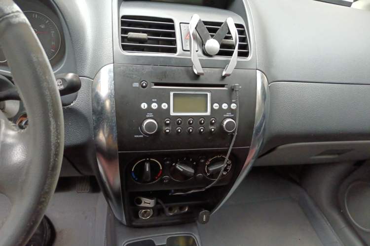 Used Suzuki SX4 2010 Hatchback 1.6L Automatic Champion Limited Edition Audio And AC Panel