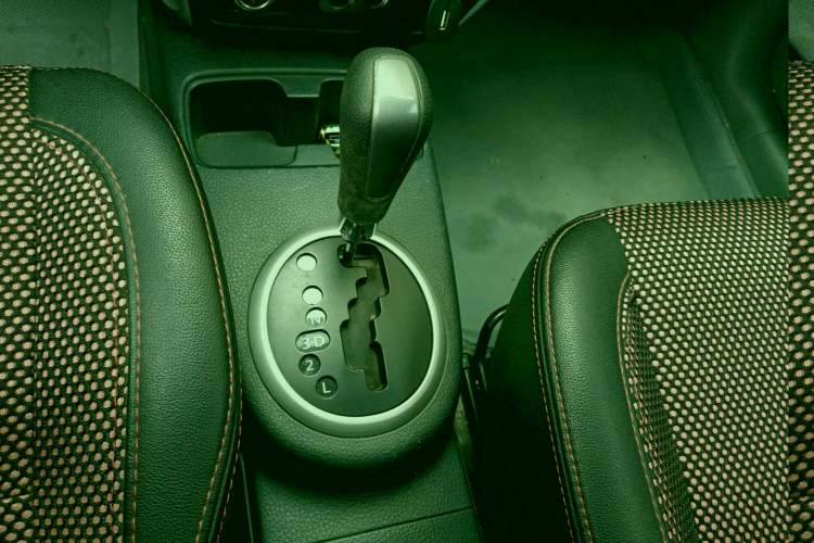 Used Suzuki SX4 2010 Hatchback 1.6L Automatic Champion Limited Edition Gear Lever