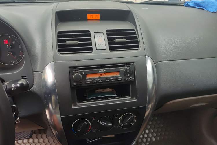 Used Suzuki SX4 2010 Sedan 1.6L Automatic Value Model Audio And AC Panel