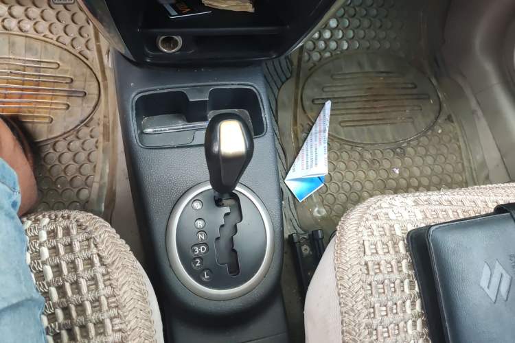 Used Suzuki SX4 2010 Sedan 1.6L Automatic Value Model Gear Lever