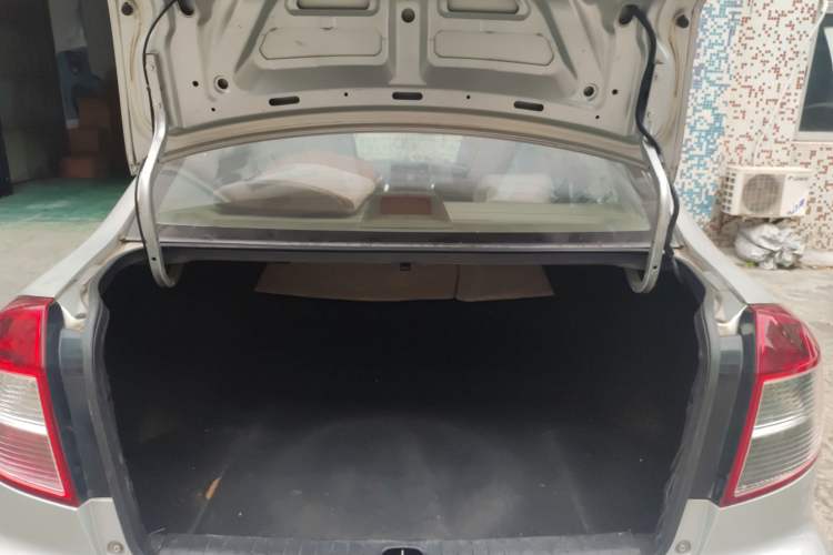 Used Suzuki SX4 2010 Sedan 1.6L Automatic Value Model Trunk