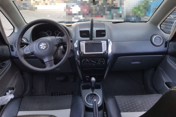 Used Suzuki SX4 2011 Revised Version 1.6L Automatic Sport Edition Center Console
