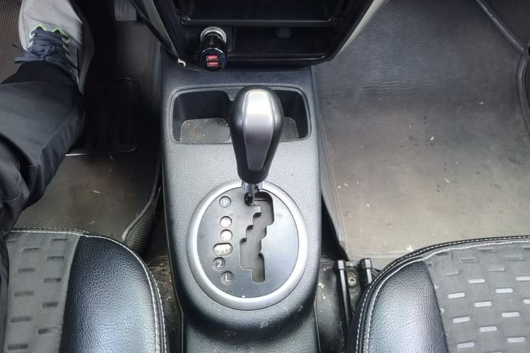 Used Suzuki SX4 2011 Revised Version 1.6L Automatic Sport Edition Gear Lever
