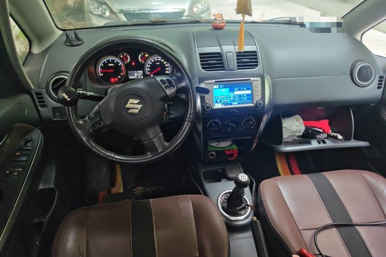 Used Suzuki SX4 2011 Revised Version 1.6L Manual Sport Edition Center Console