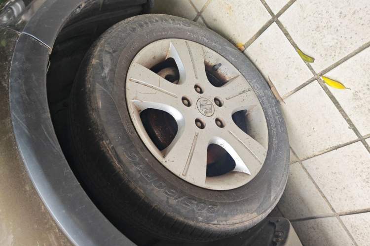 Used Suzuki SX4 2011 Revised Version 1.6L Manual Sport Edition Right Front Wheel Hub