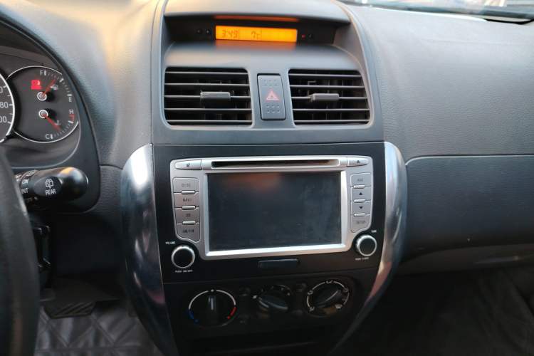 Used Suzuki SX4 2011 Hatchback 1.6L Automatic Sport Model Audio And AC Panel